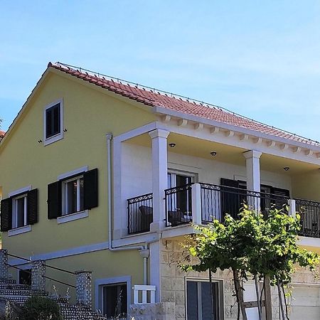 Apartmán Aria Sumartin Exteriér fotografie